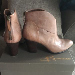 B. Makowsky Western Tan Heeled Booties